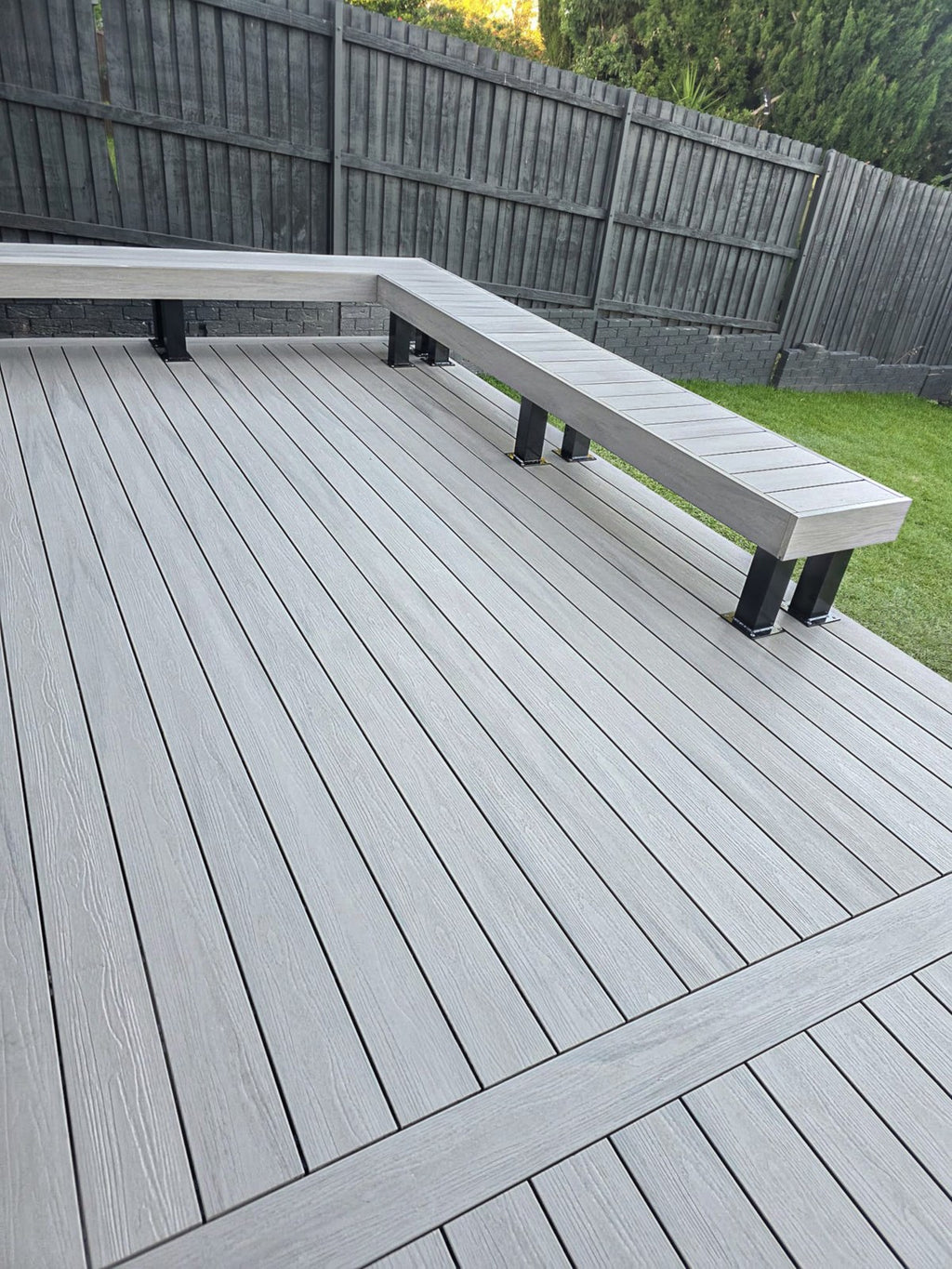 EVERTEX Essence Earth Stone PVC deck with a built-in bench
